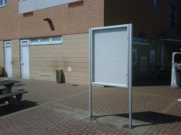 Post Mounted External Notice Board single door displays 9A4